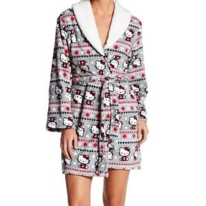 NWT HELLO KITTY Plush Robe Juniors